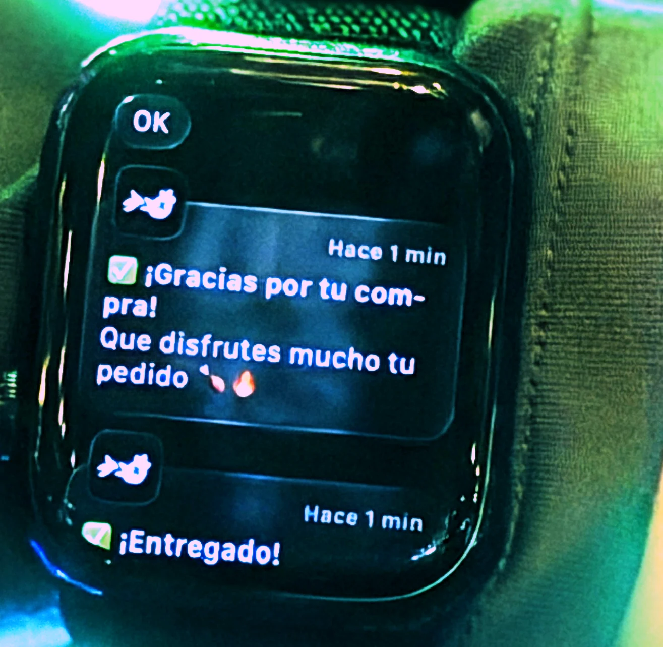 El mismo aviso llegando a un reloj en la muñeca